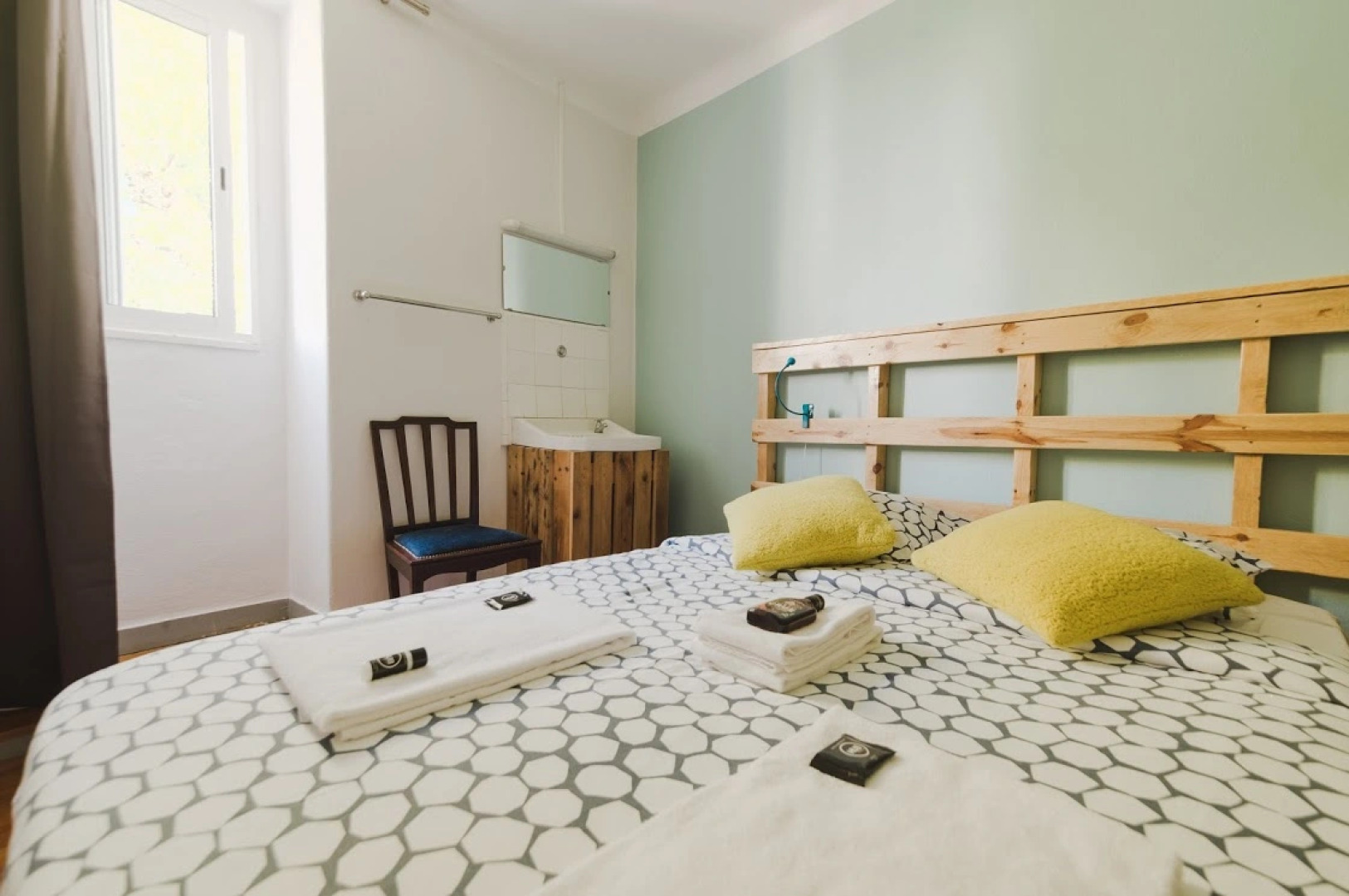 Хостел WOT New Lisbon Social