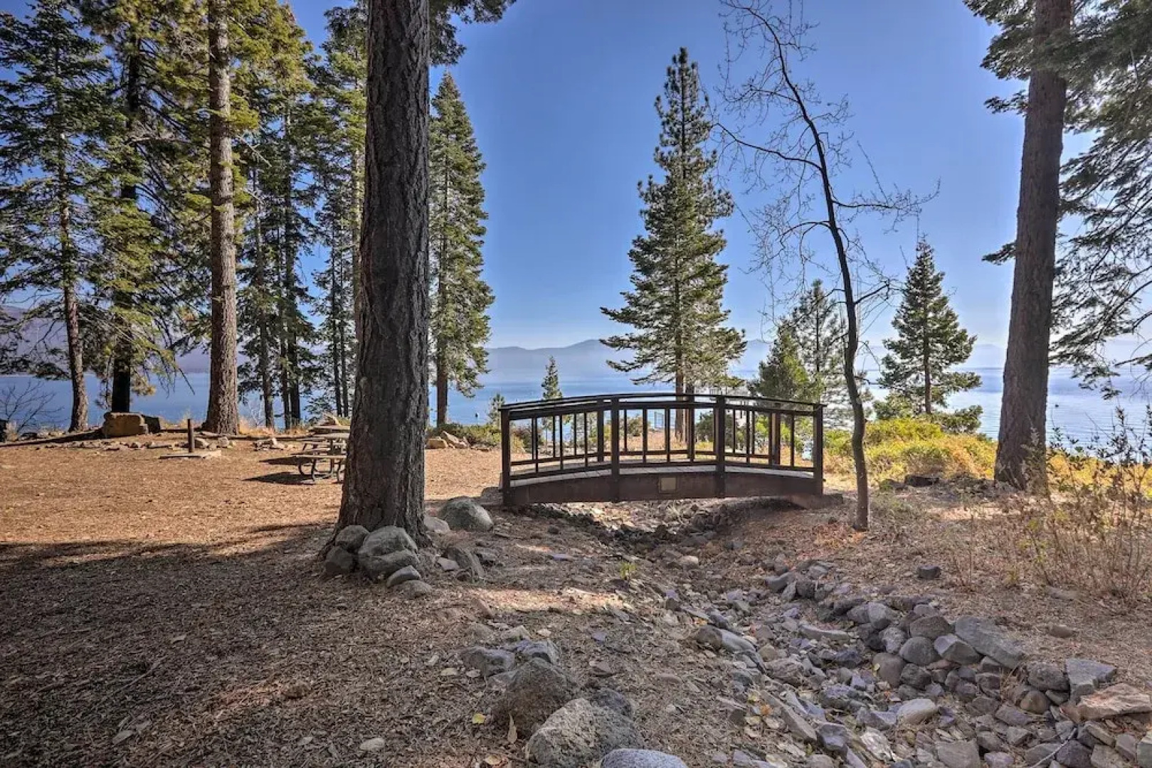 Carnelian Bay Home w/ Hot Tub Near Tahoe Skiing