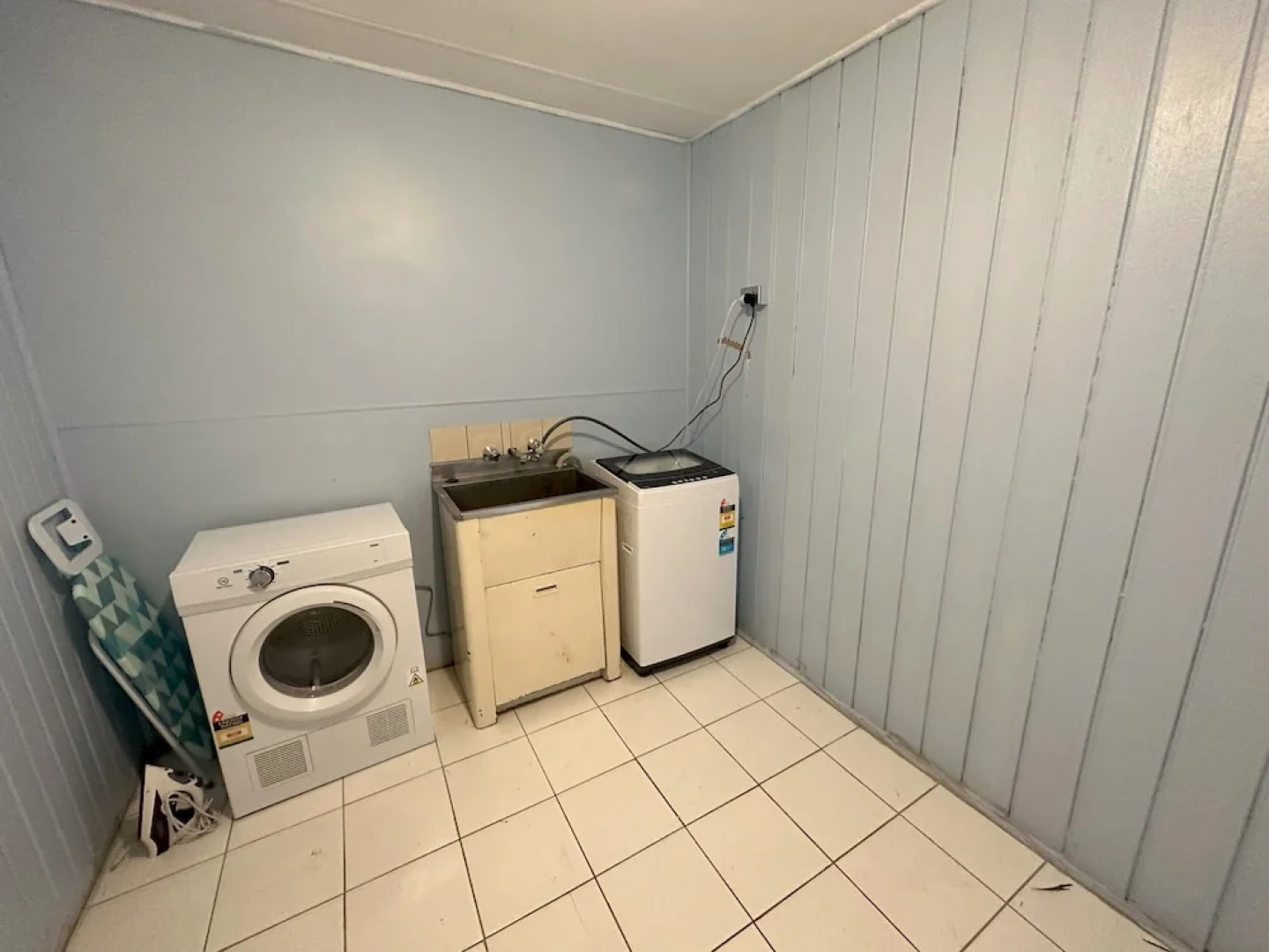 Cottage Charm with Nearby Shopping