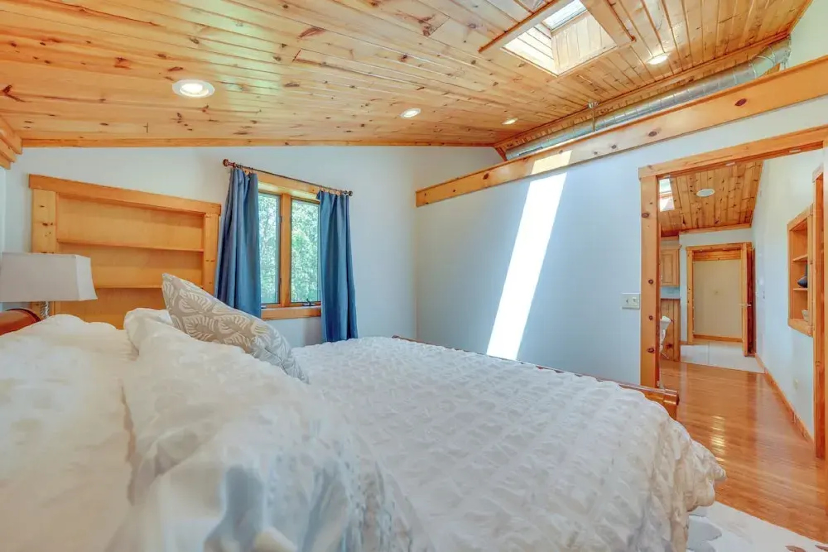 Peaceful Warrenville Home: 1 Mi to Herrick Lake!