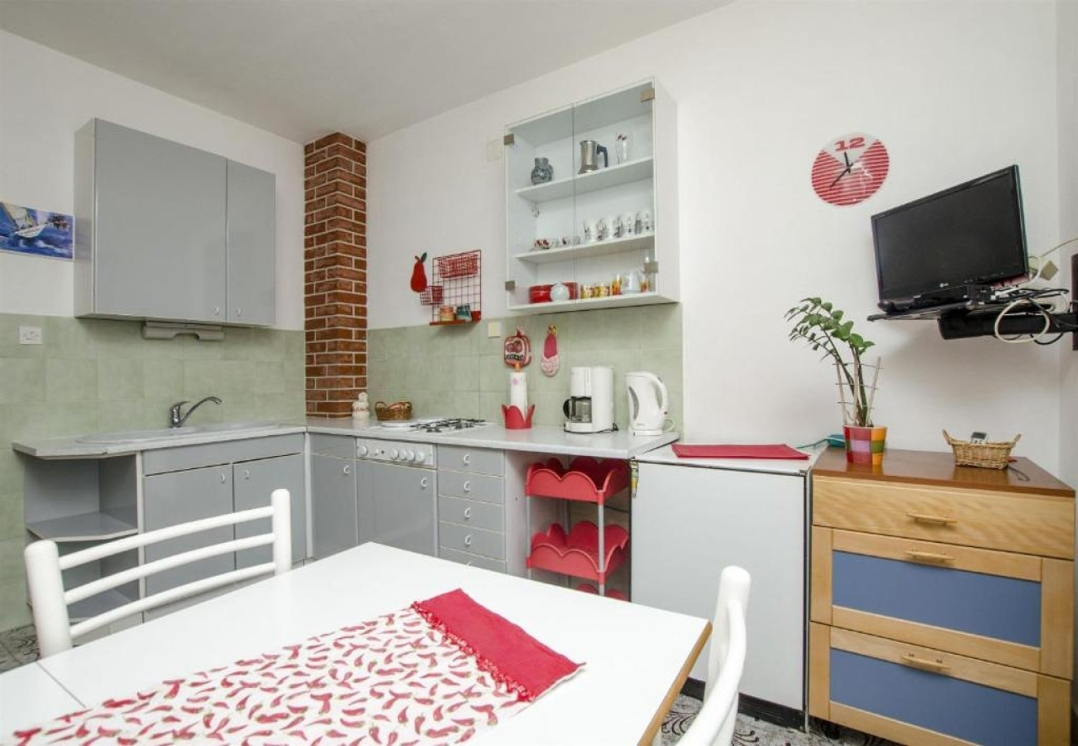 Apartment Sim - 130 m from sea: A2 Crveni Bol, Island Brac