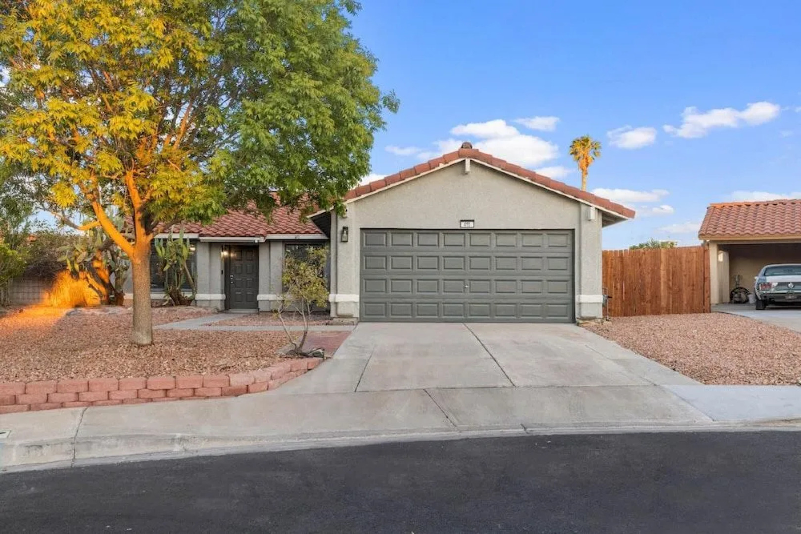 Saratoga A Bright Modern Pool Home in Vegas