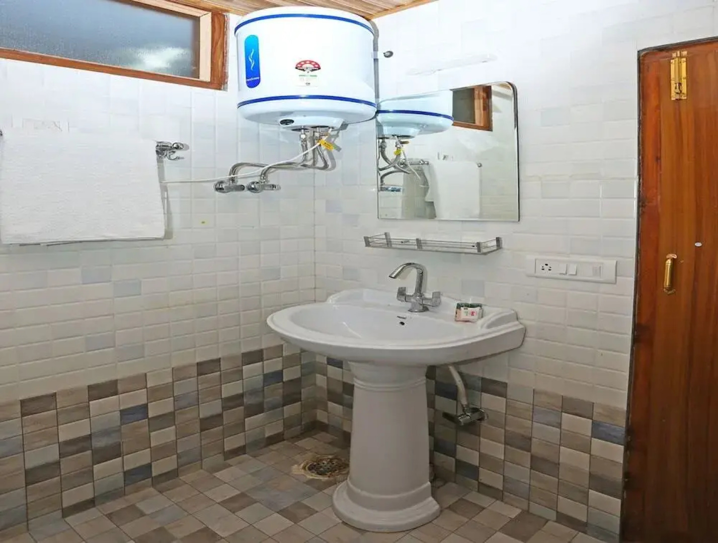 OYO Rooms Model Town