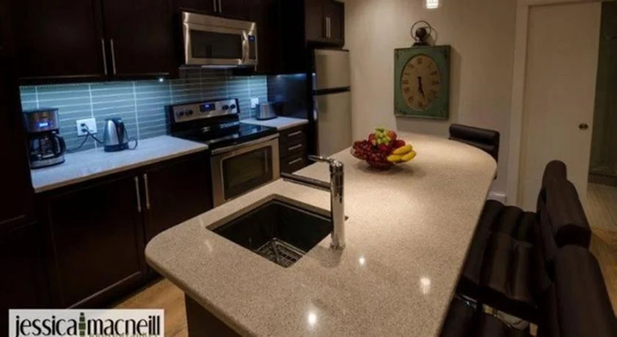 Around the Sea - Cana da's Rotating House, Suites & Tours