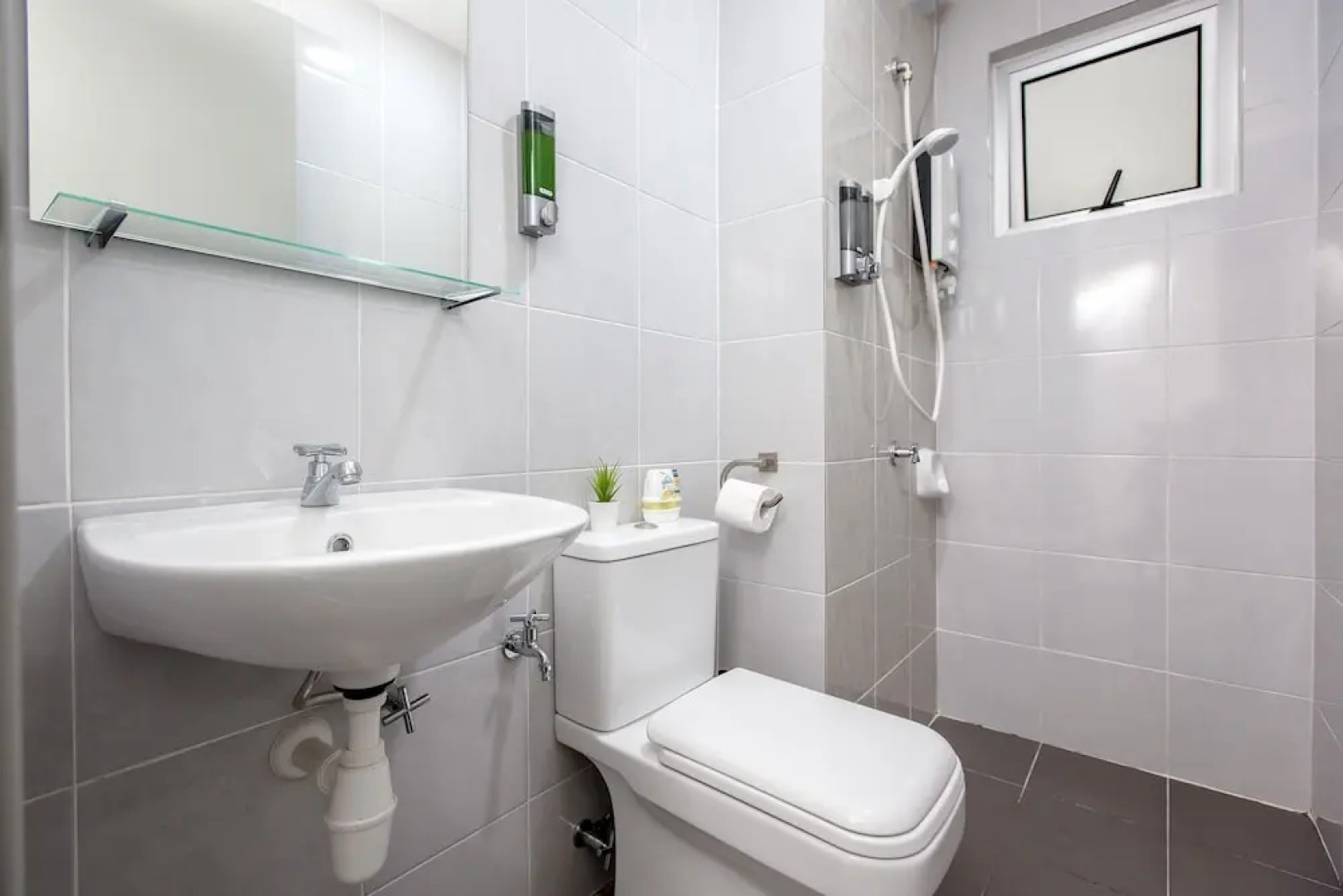 Rex Ollie The Edge Residence