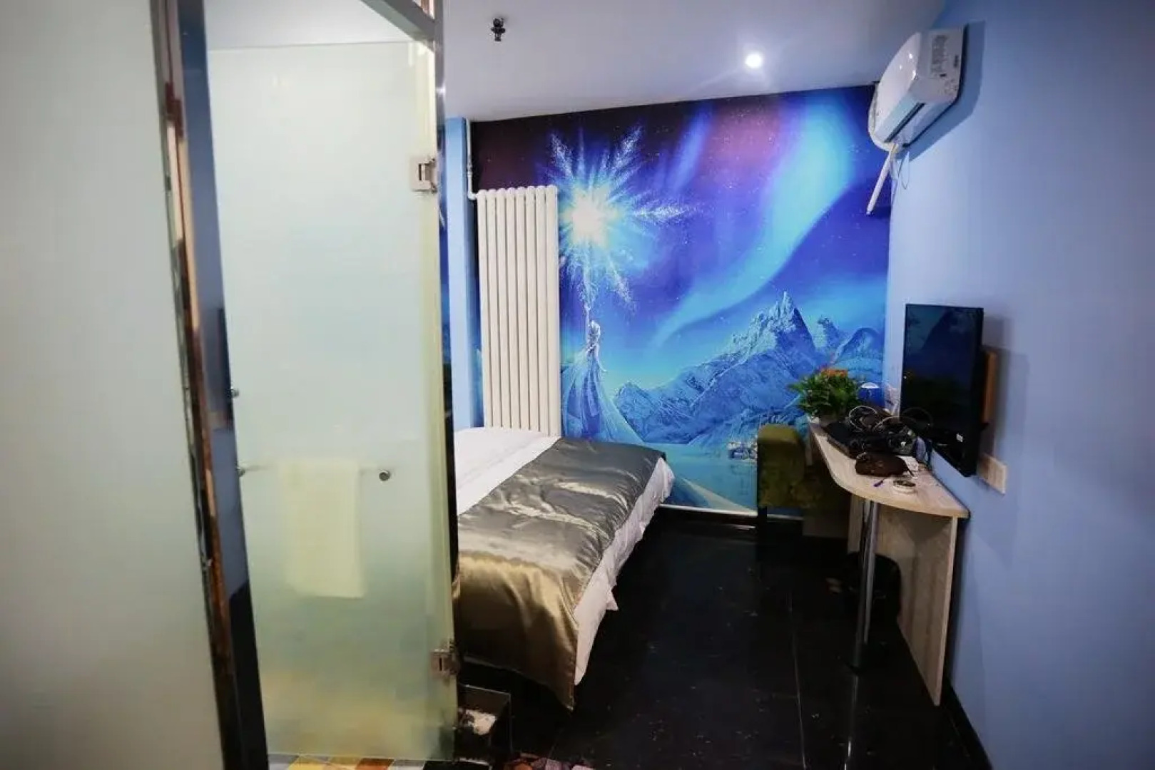 Jiayuguan City Hard Rock Hotel art theme