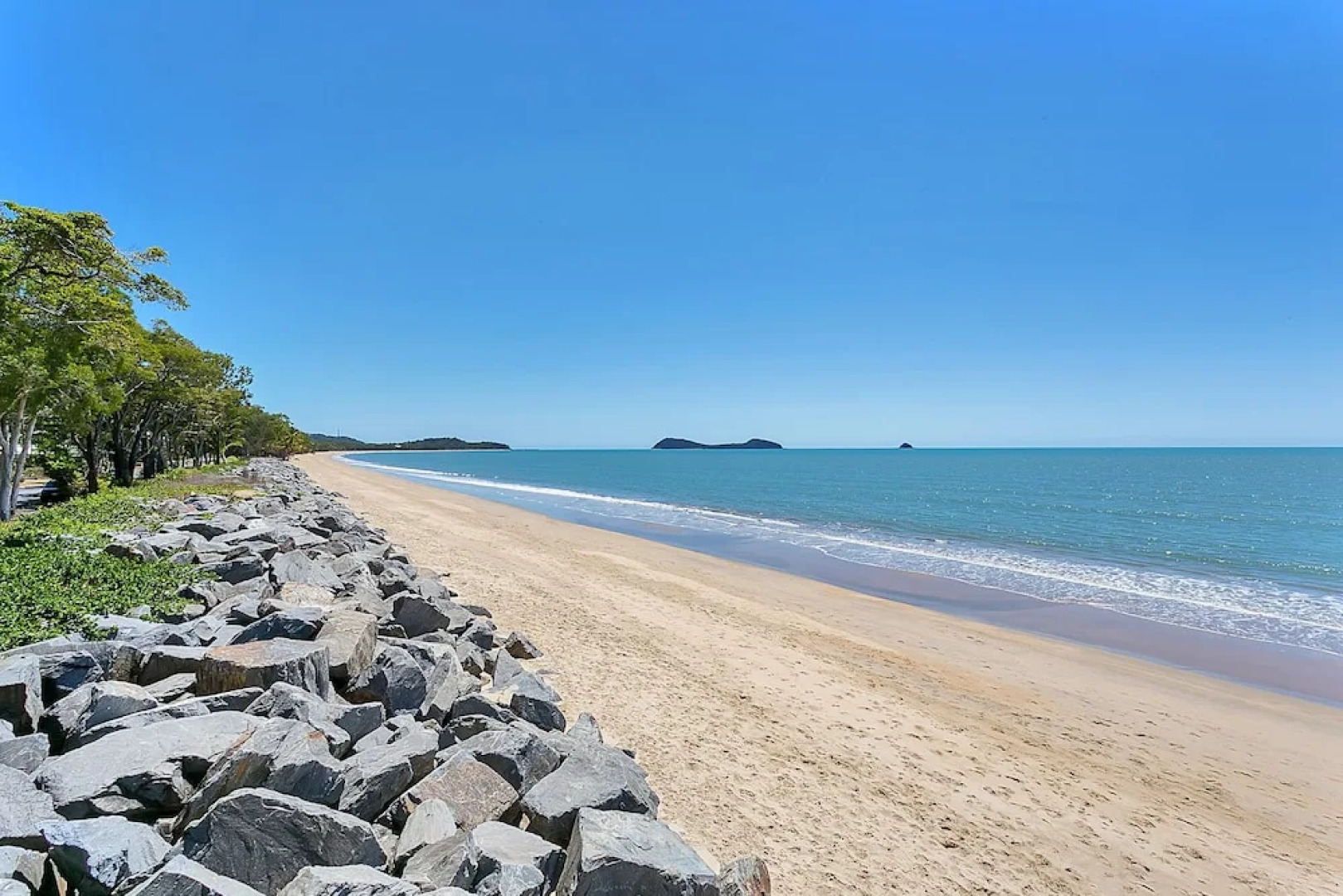 Dolce Vita Beachfront Holiday House