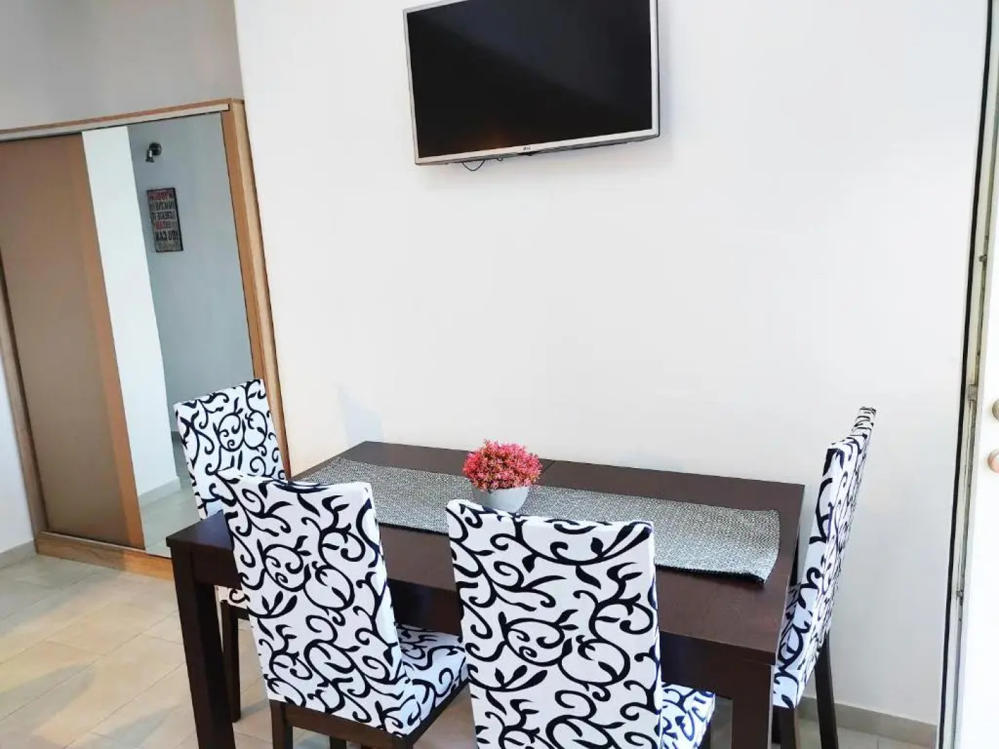 AVALON cosy apartments, minimal villas with shared swimming pool