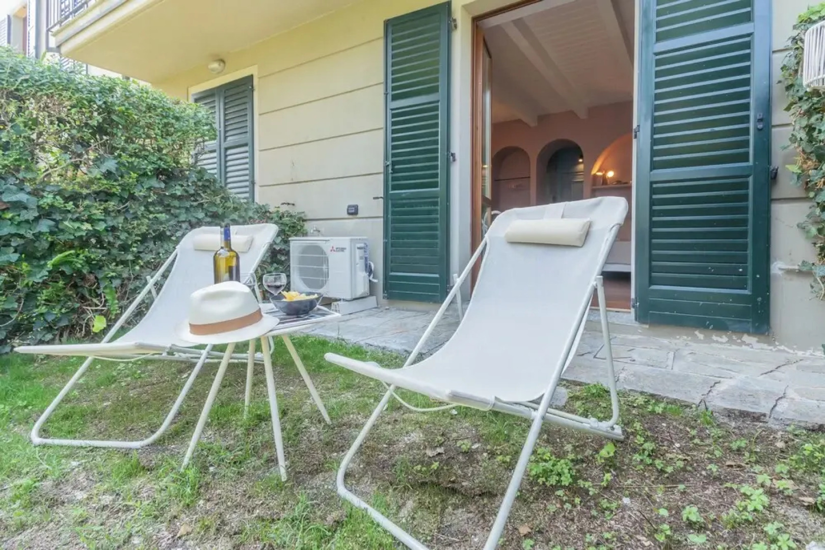 OC Lake Love by Rent all Como