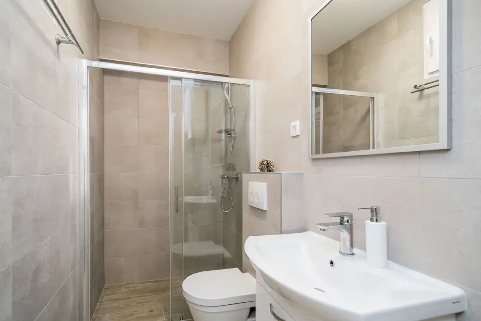 Residence & Pool Villa Schwarz Suites