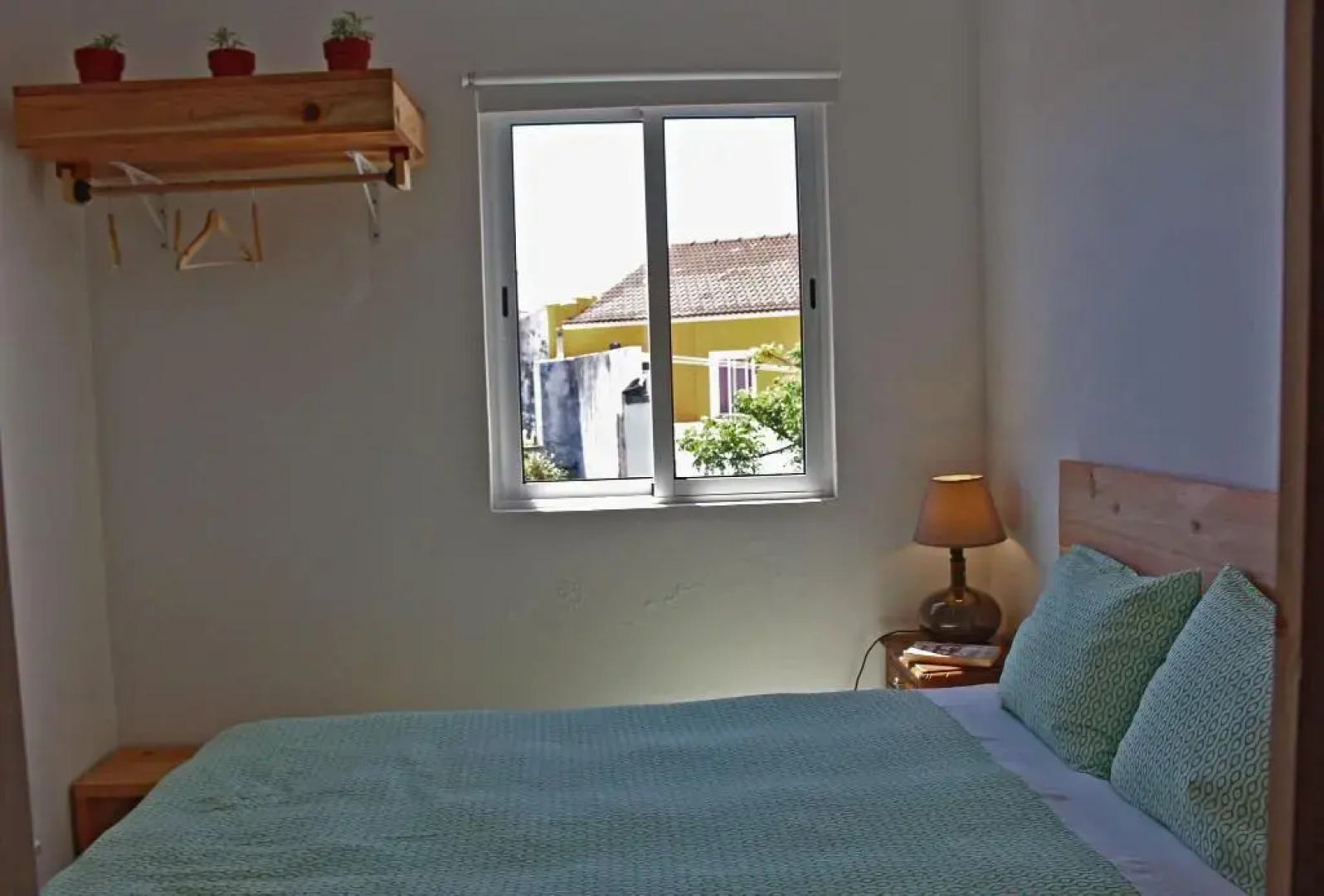 Porto Pim Guest House