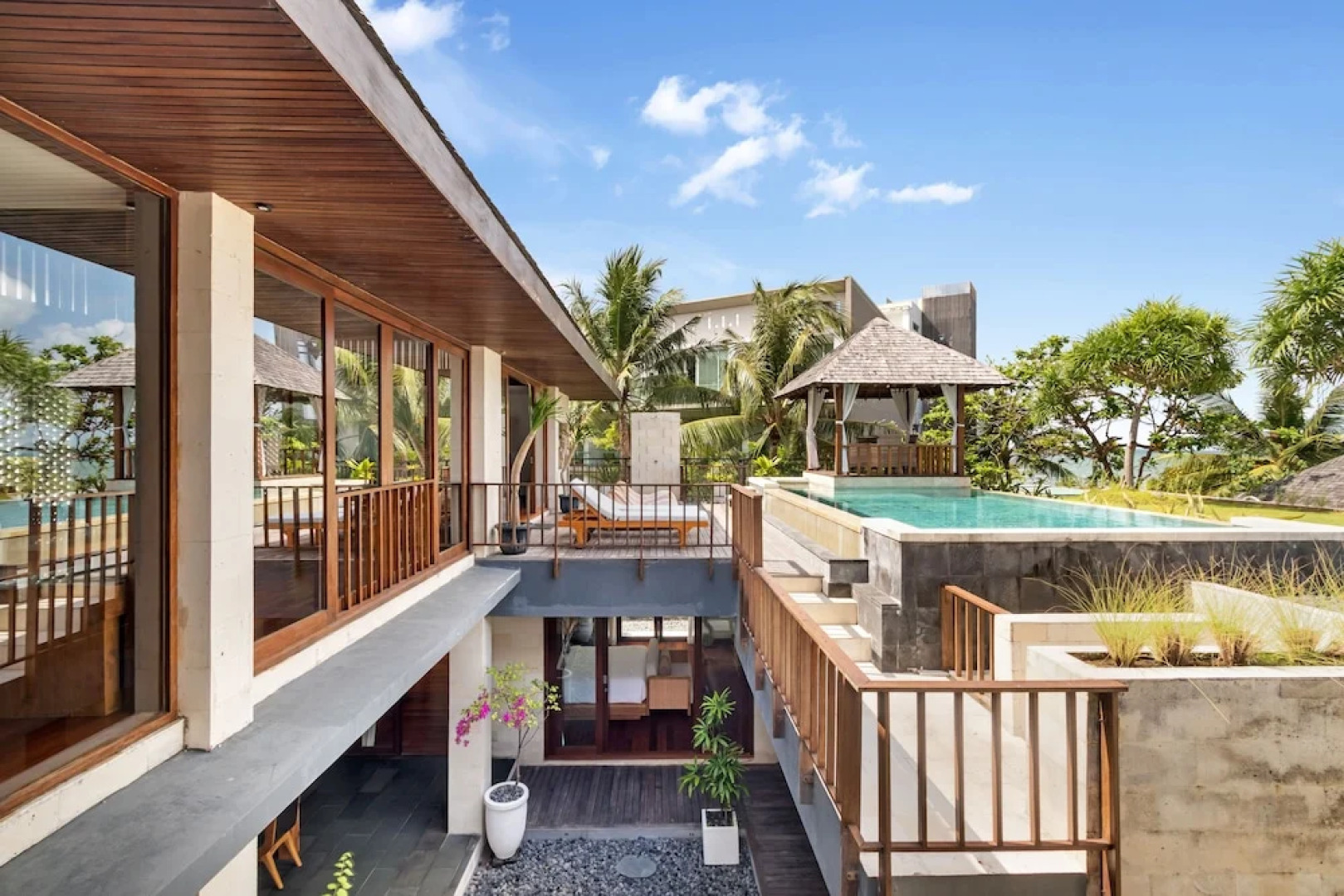 Wonderful Oceanfront 3 Br Villa in Seminyak