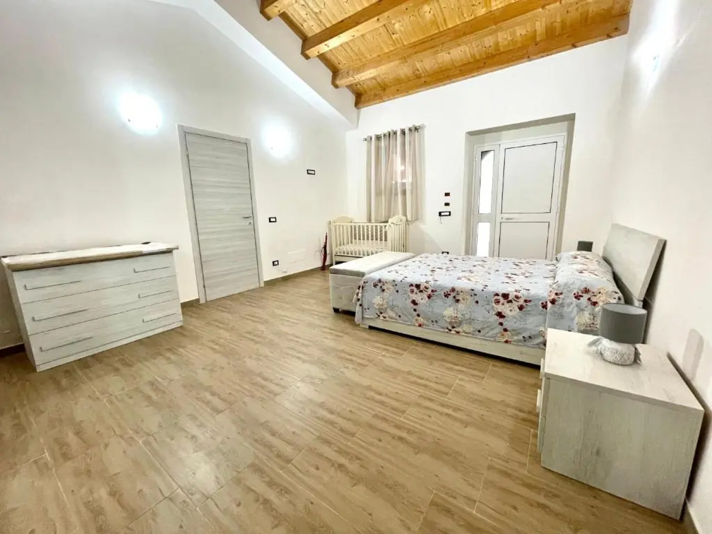 Villa Nunzia con piscina, sauna e idromassaggio.