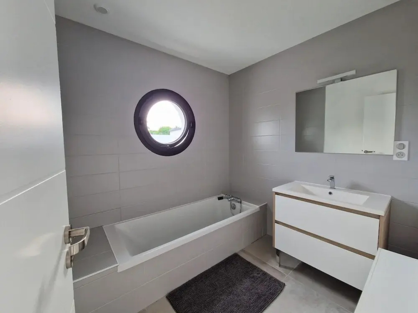 Quite Holiday Villa in Benodet