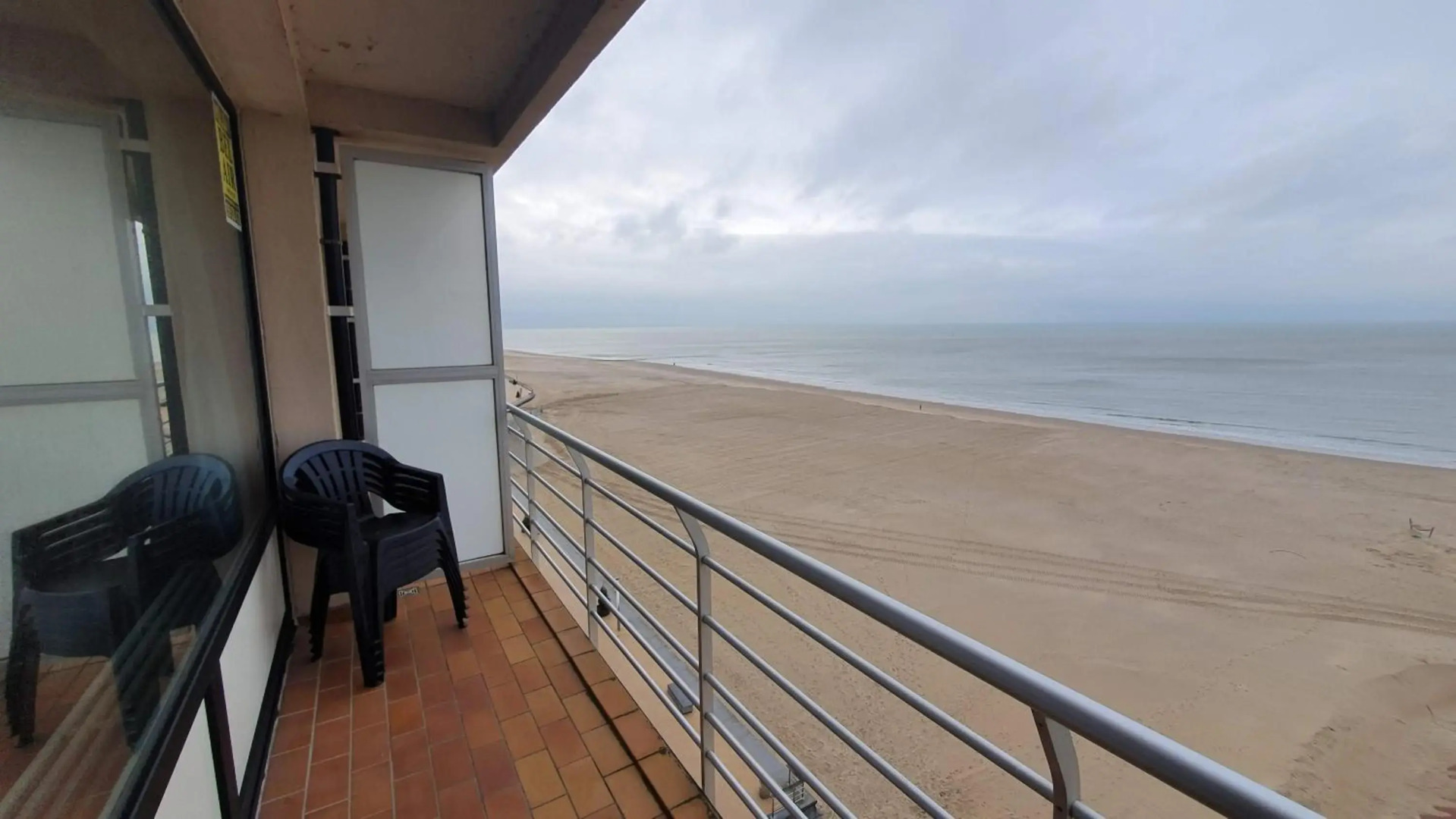 SEAVIEW very spacious apartment OOSTENDE - 10 p - Type Liège - superb seaview from the 7th floor - 2 bathrooms - beachfront