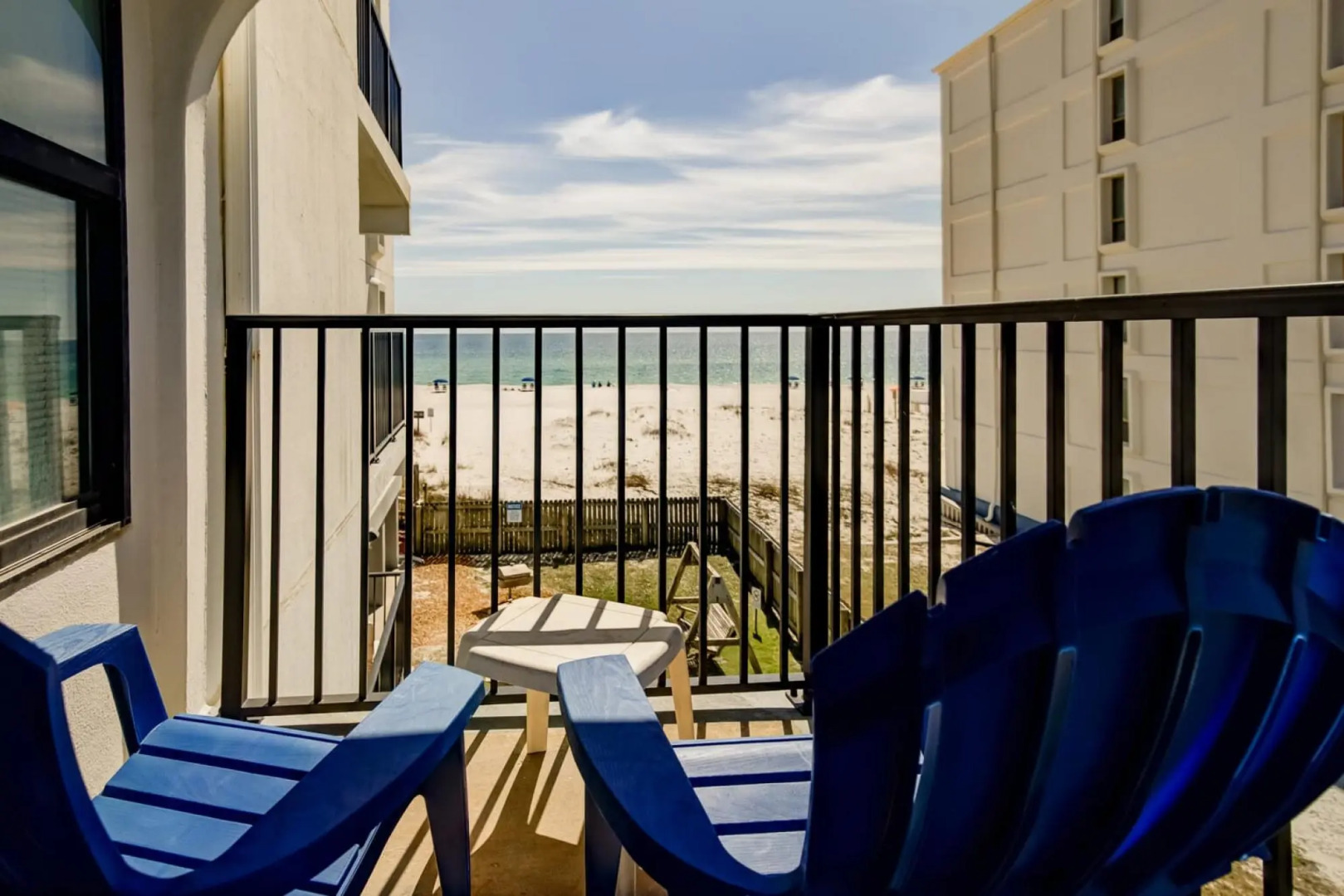 Amazing condo on the whites sands of Gulf Shores with outdoor pool