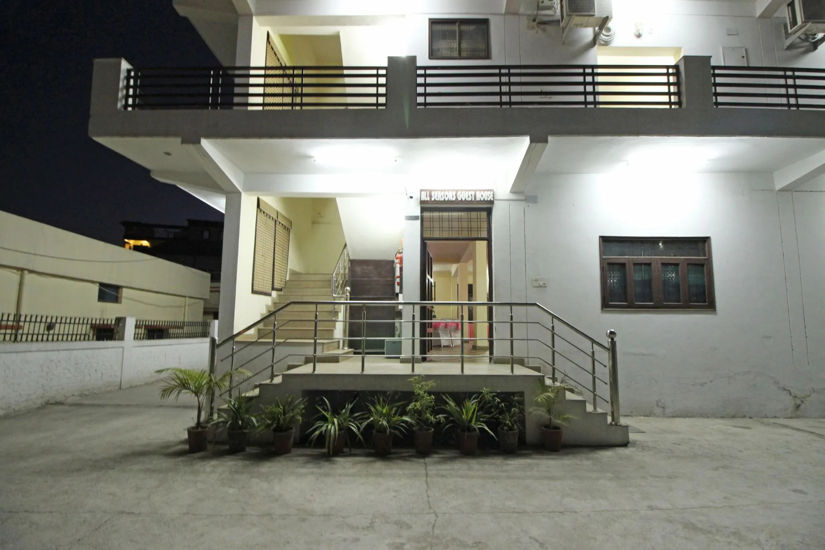 OYO 4464 near Chakrata Road