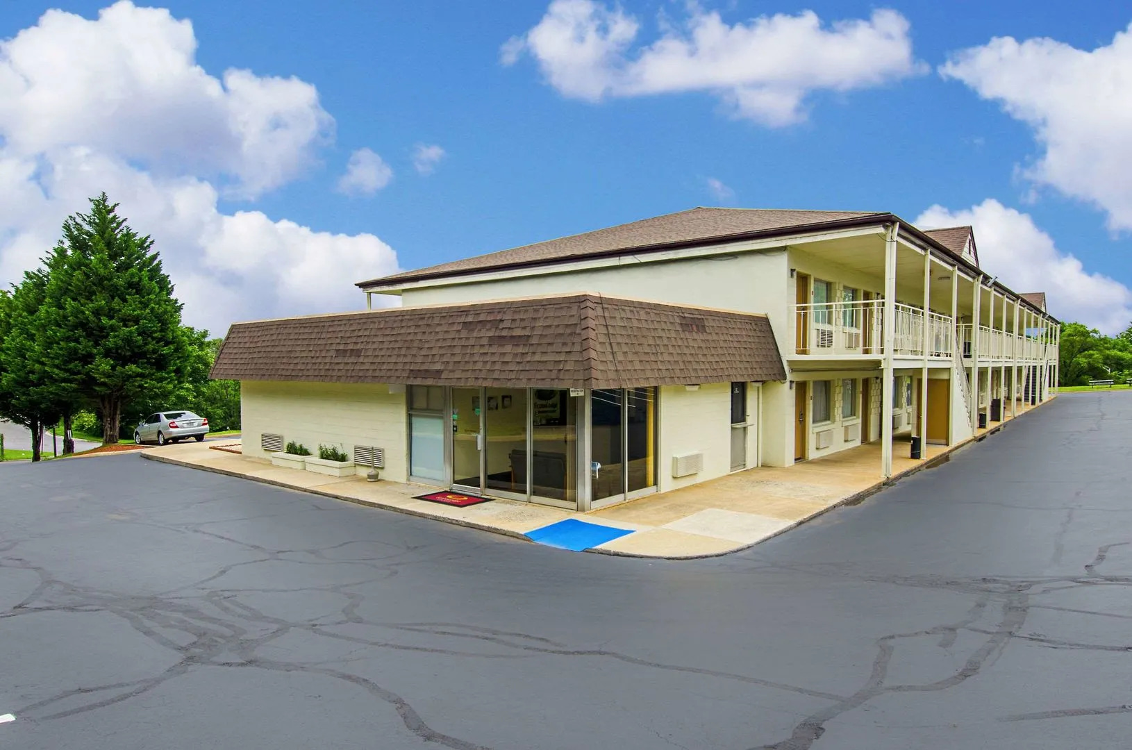 Brentwood Inn & Suites