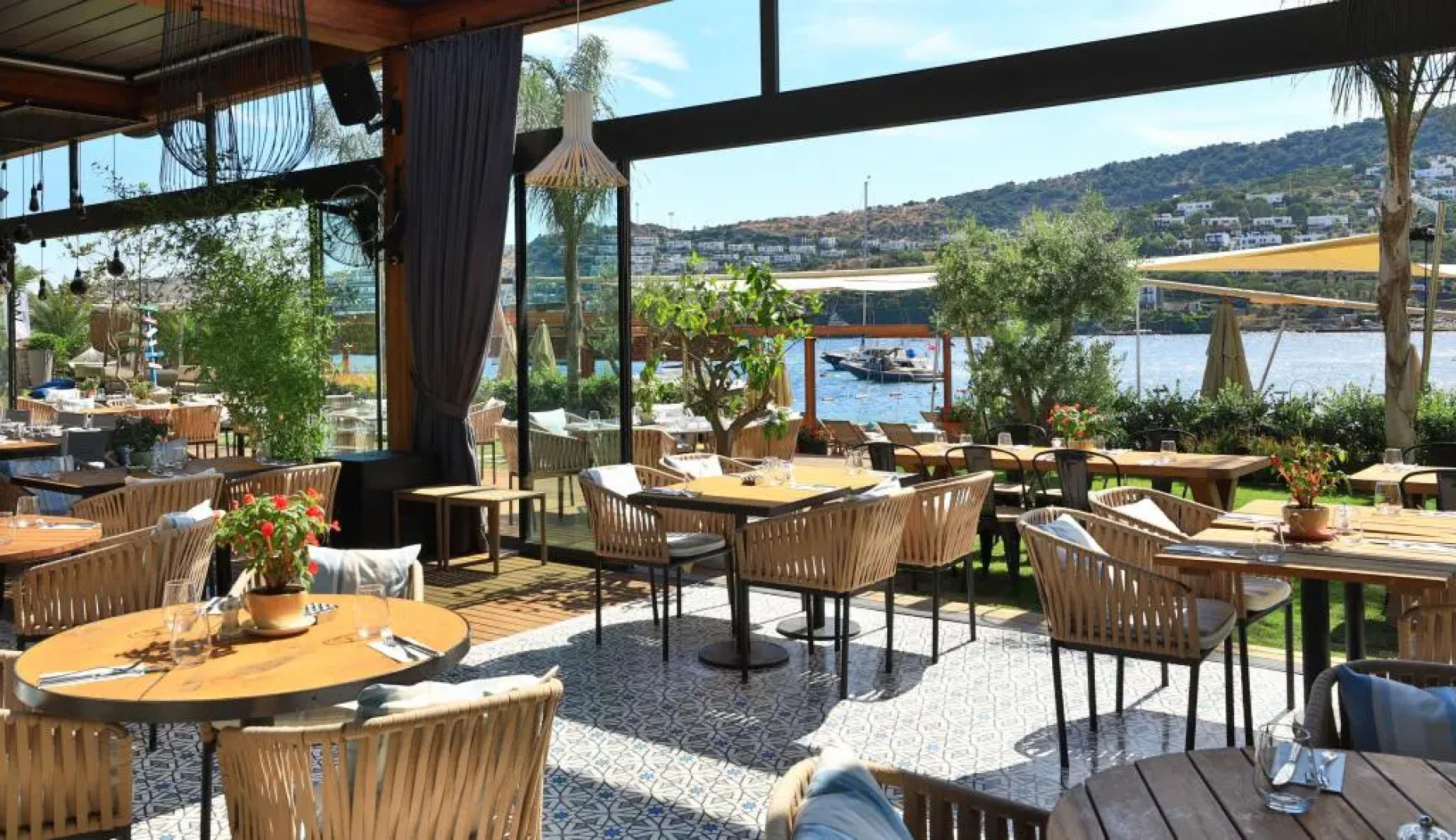 Mare Deluxe Residences & Villas