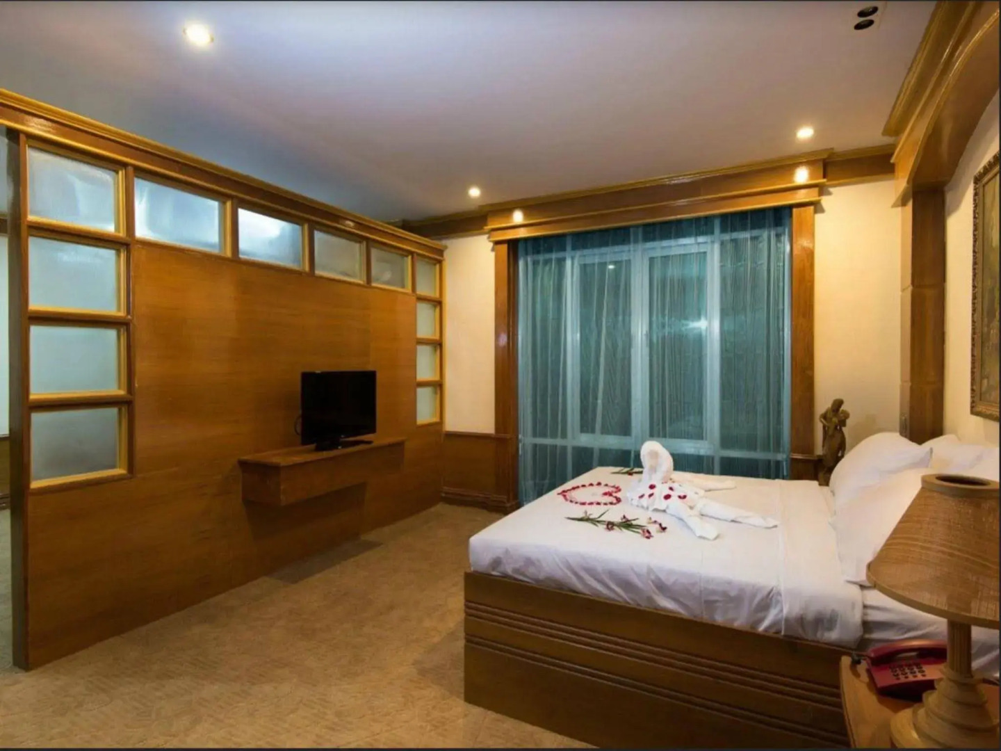 Su Tine San Royal Palace Hotel