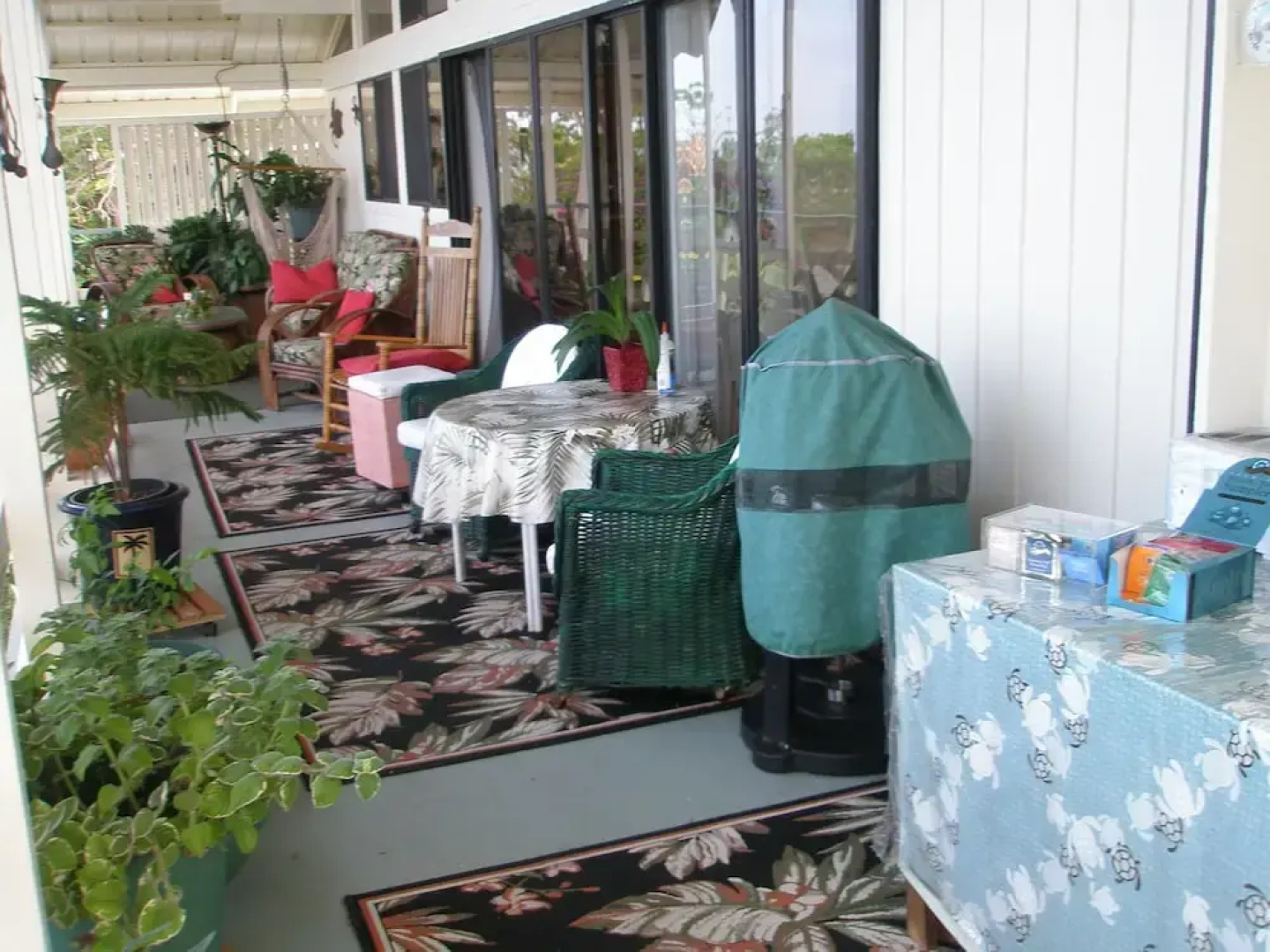 Hale-hoola B & B