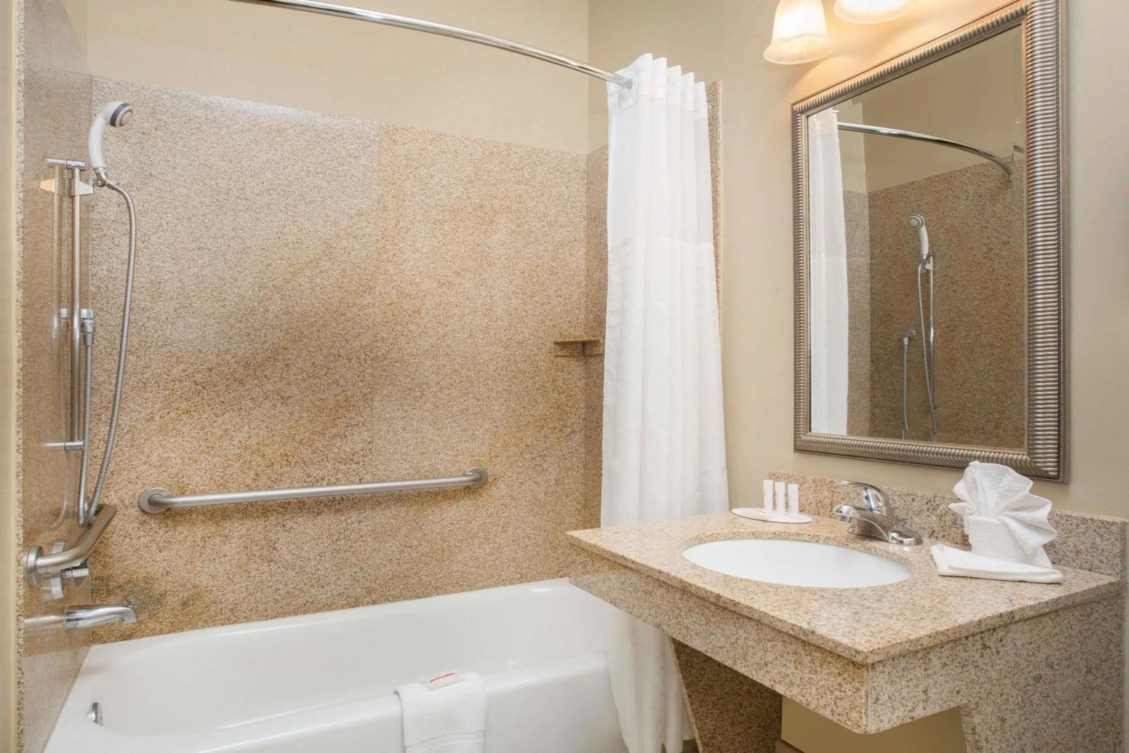 Comfort Inn & Suites Tempe Phoenix Sky Harbor Airport