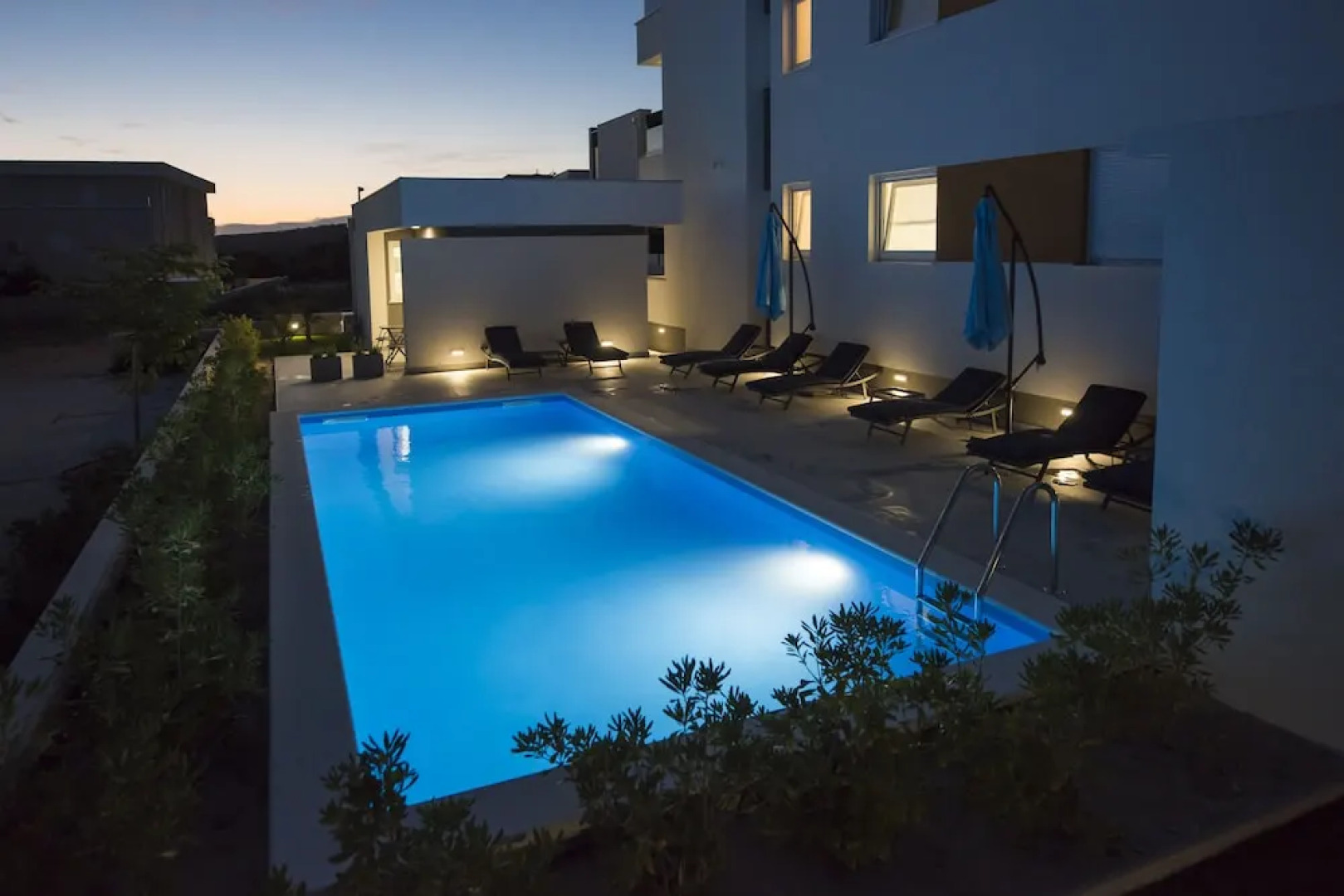 Pool Apartments & Rooms Mare