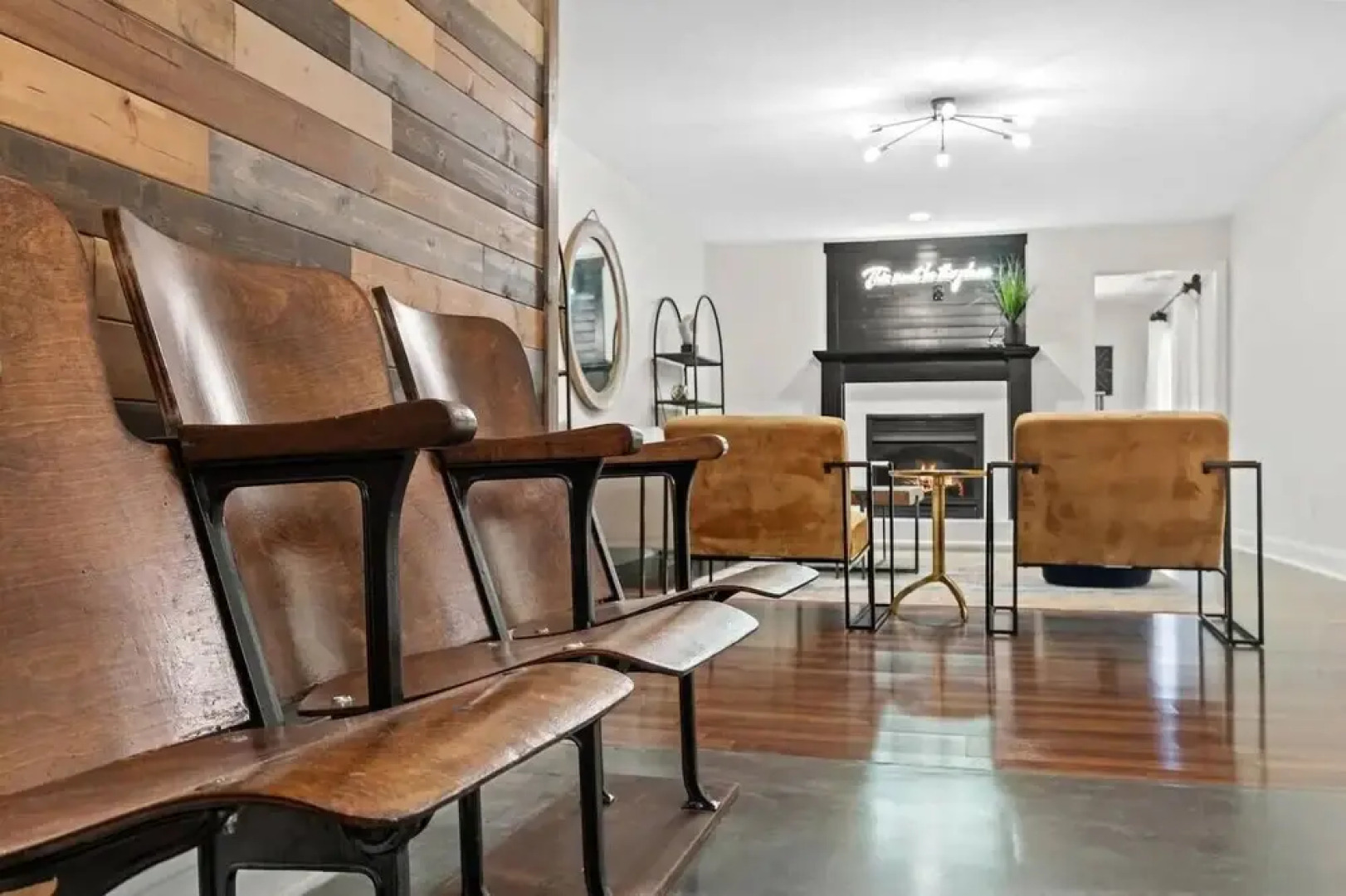 Tunnel Vision Trail Home -8 Min From Lake Windsor! 4 Bedroom Home by Redawning