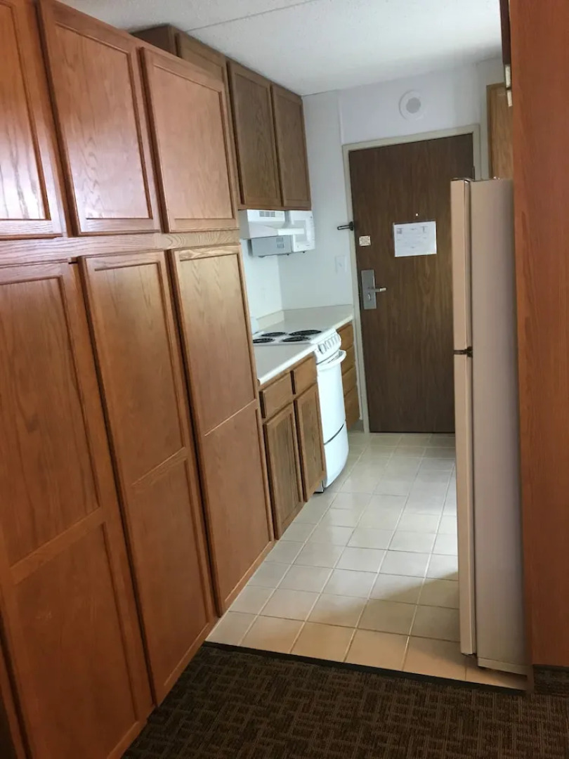 Clive Hotel & Suites