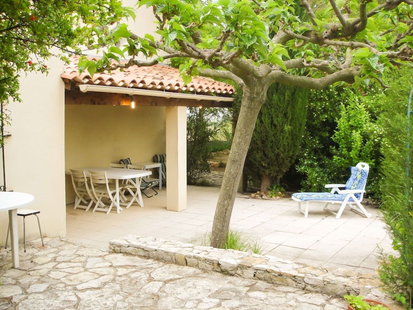 Charming Hunting Lodge near Loupian with garden