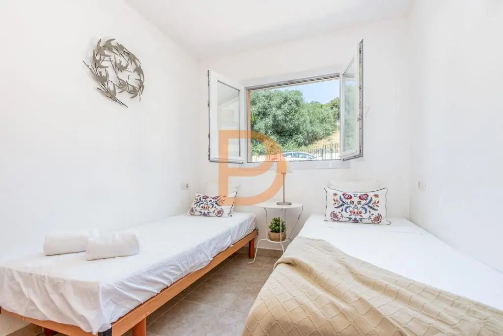 Beautiful apartment for 6 people with pool, parking and wifi - 10 minutes from the beach