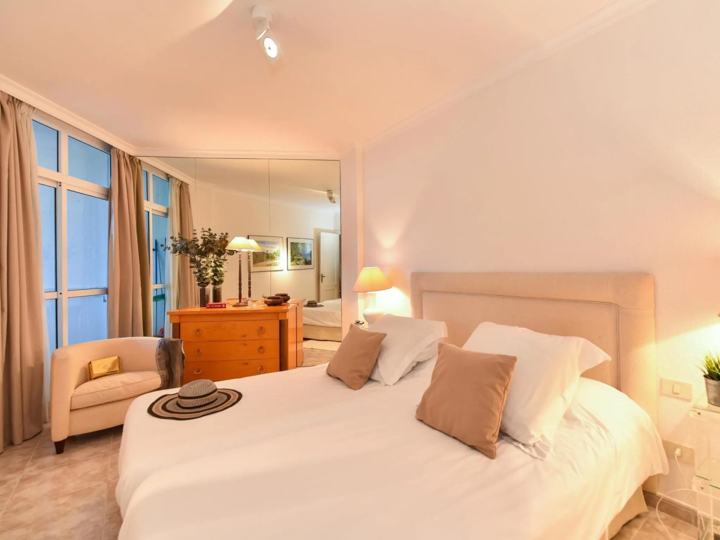 Las Canteras Seafront Apartment