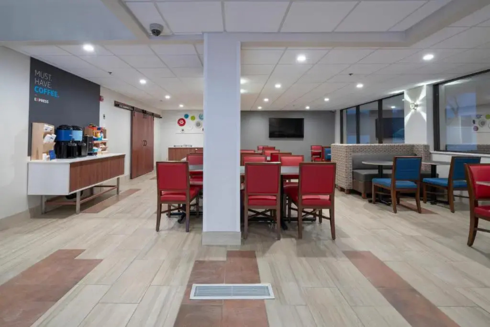 Holiday Inn Express & Suites Coon Rapids - Blaine Area