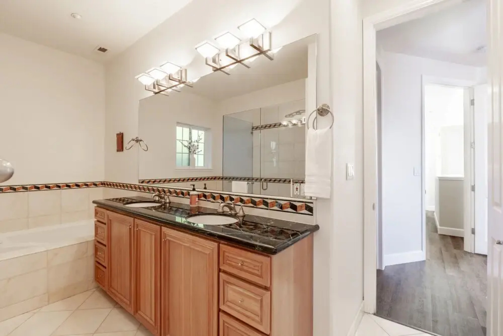 Marbella Lane Top Coastline Views, Family Friendly