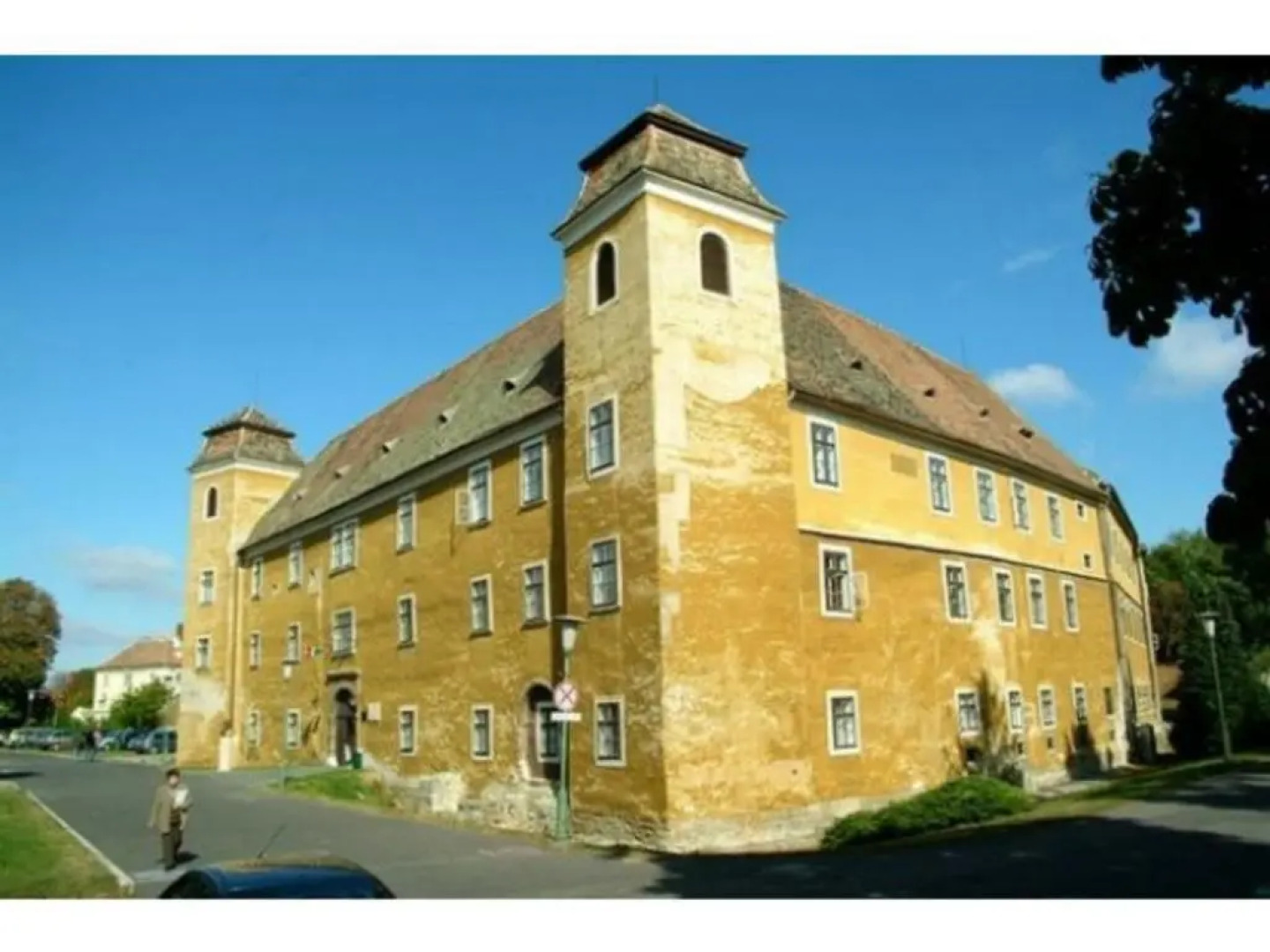 Óvár Apartman Hotel