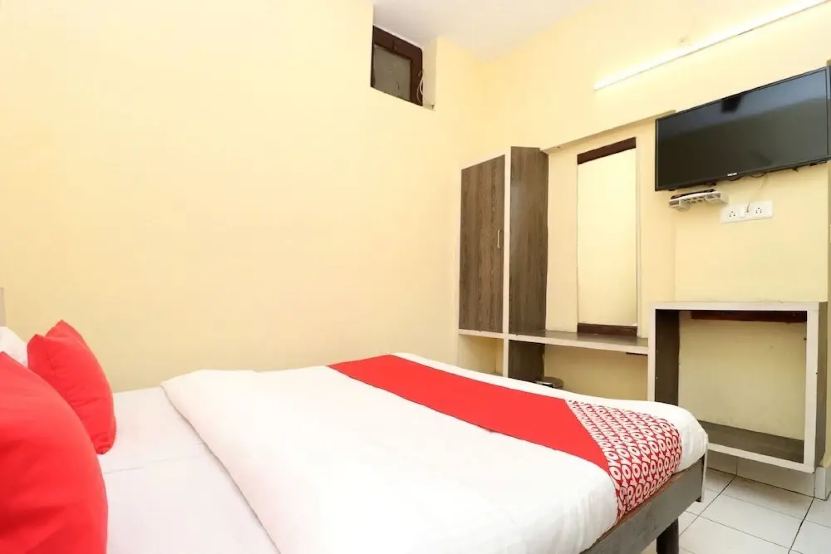 Oyo 30127 Hotel Sabina International