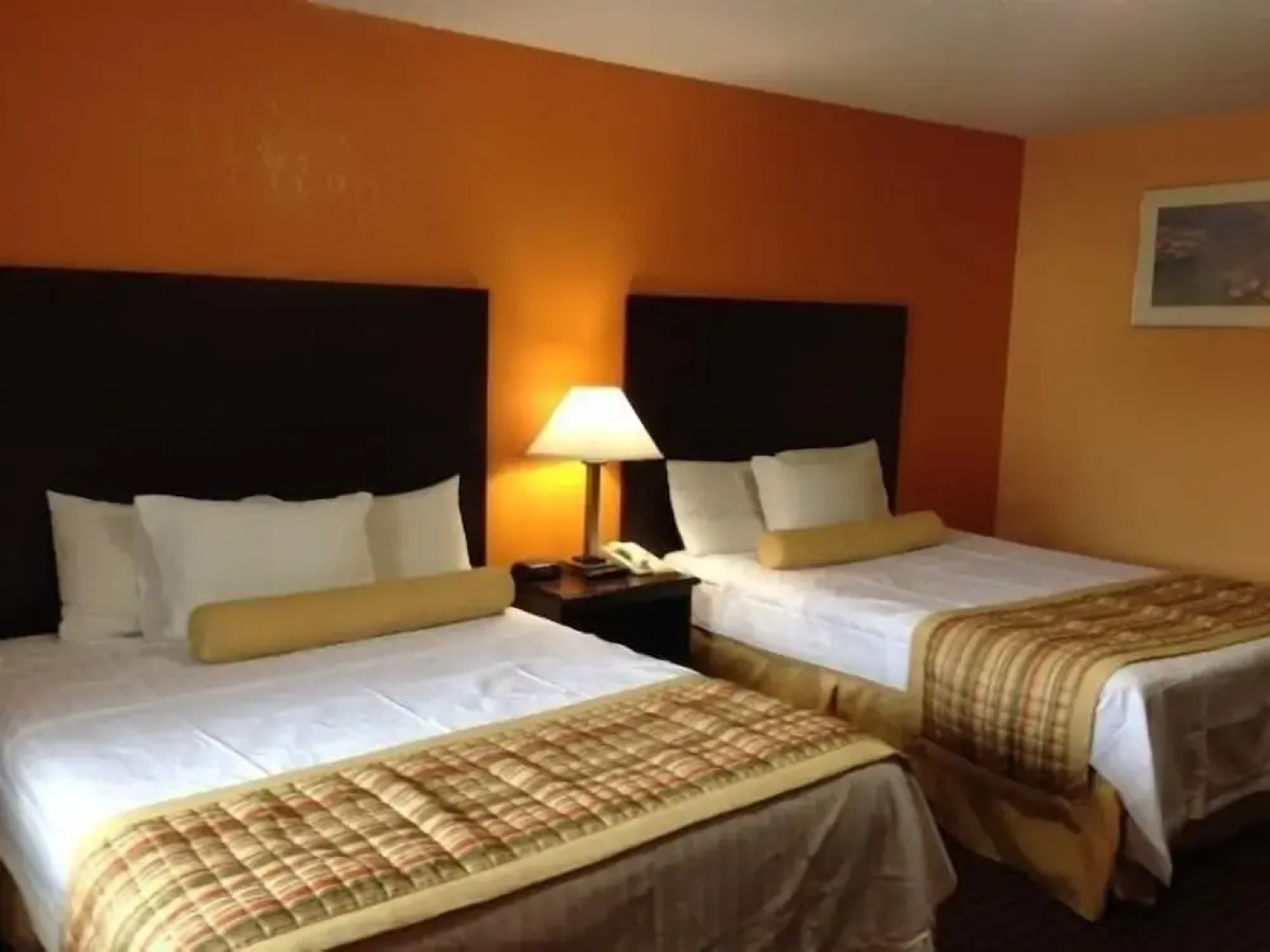 BLUE SKY INN Glens Falls-Saratoga-Lake George