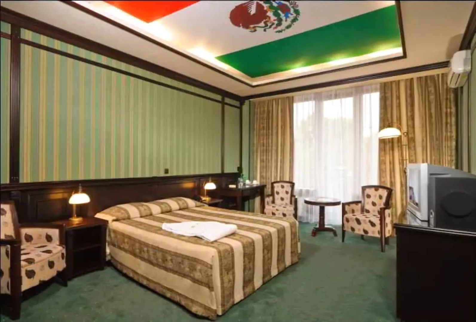 Атташе Отель