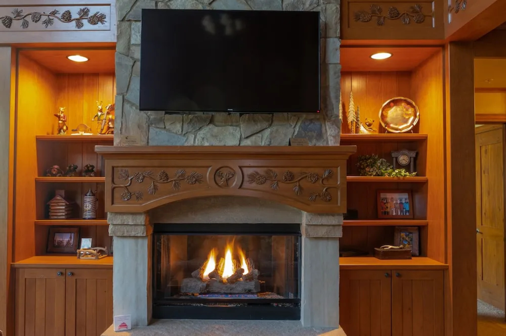 3bd + Loft With Ski In/out Access And Panoramic Views! 3 Bedroom Condo by RedAwning
