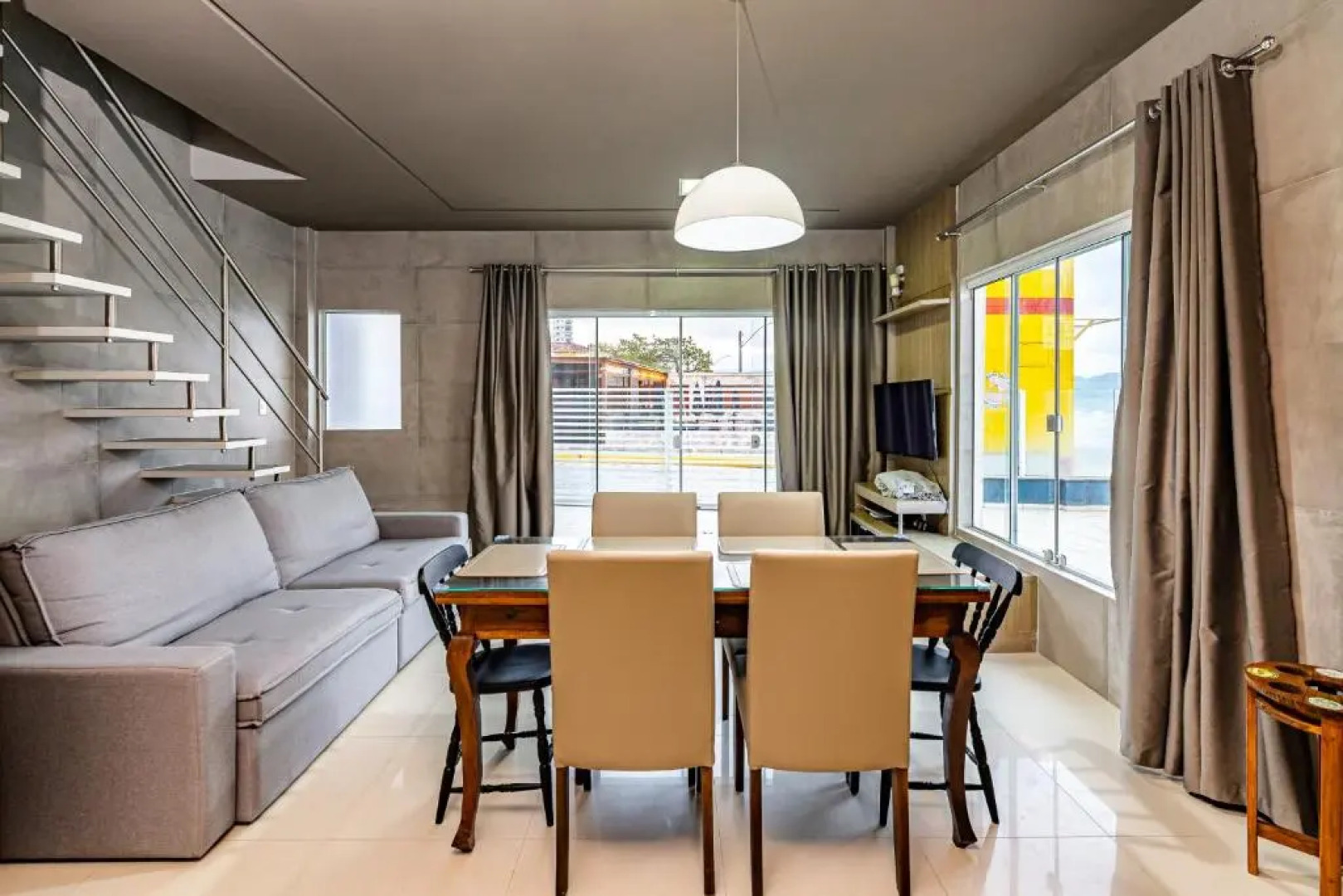 Duplex pé na areia com vista deslumbrante RAT001