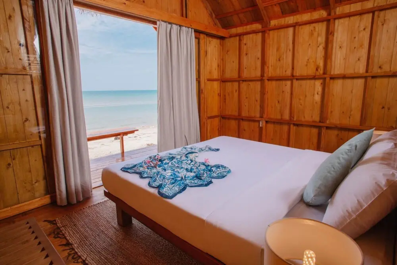 Hola Beach-Beach Club & Eco Glamping Resort
