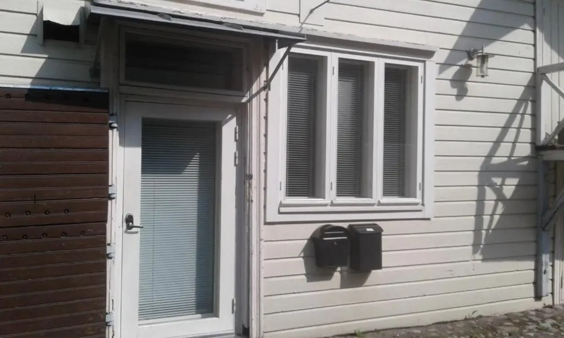 Uniikki talo kirjastosilta - Unique house at centre