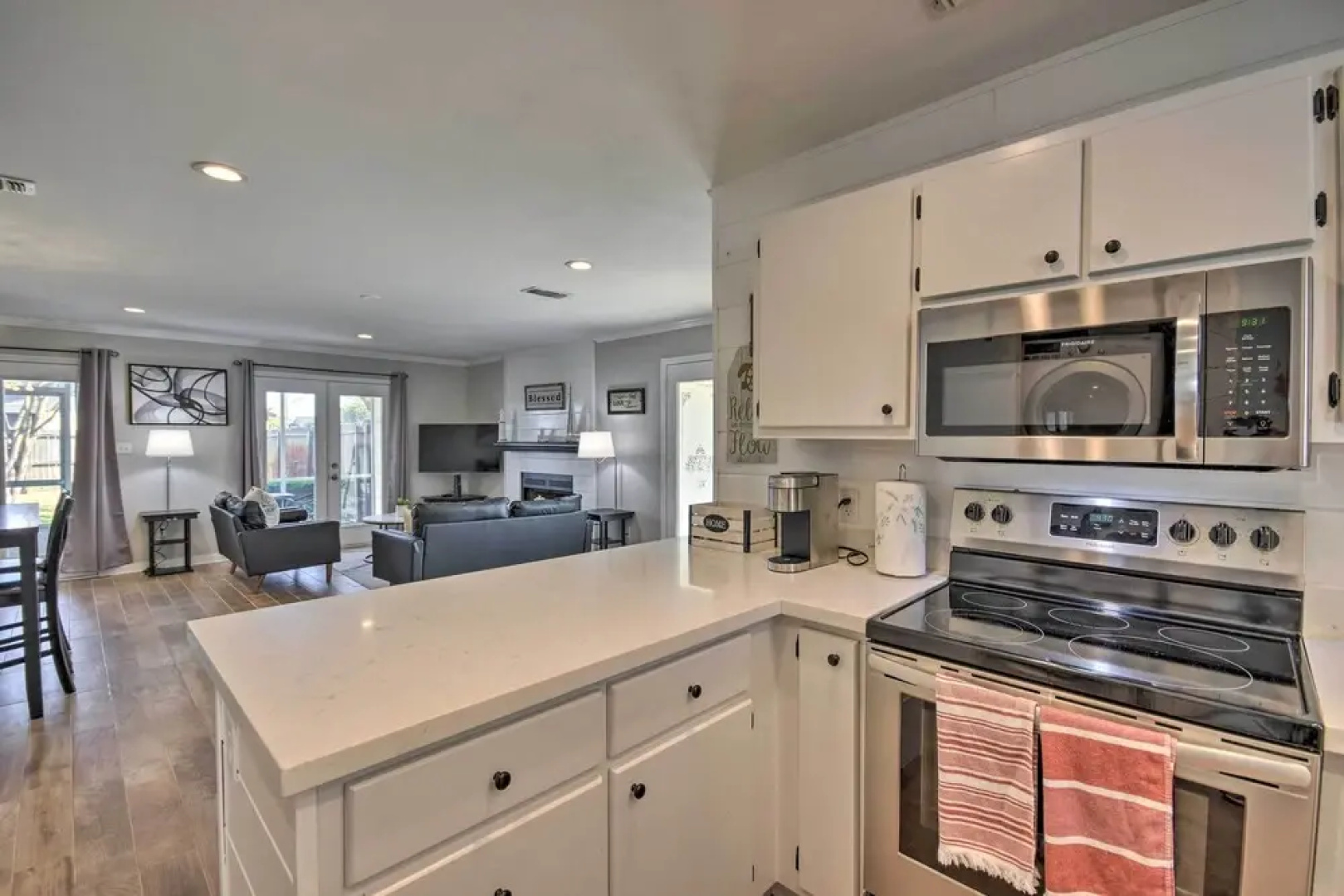 Gulf Breeze Retreat < 4 Mi to Beach Access!