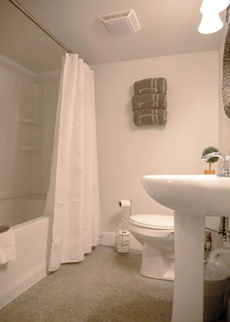 East Side Motel & Cabins