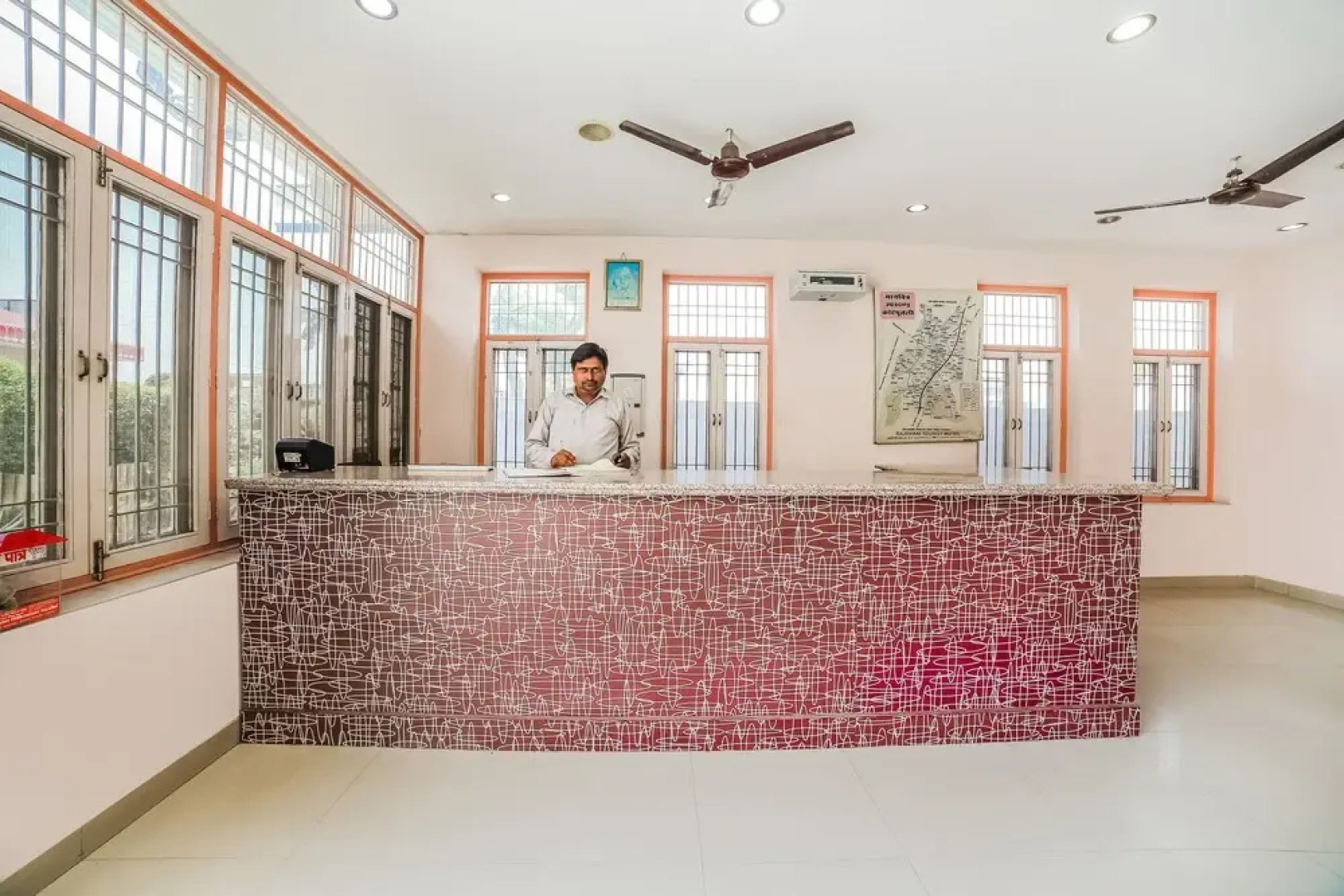 OYO 45229 Rajdhani Tourist Motel