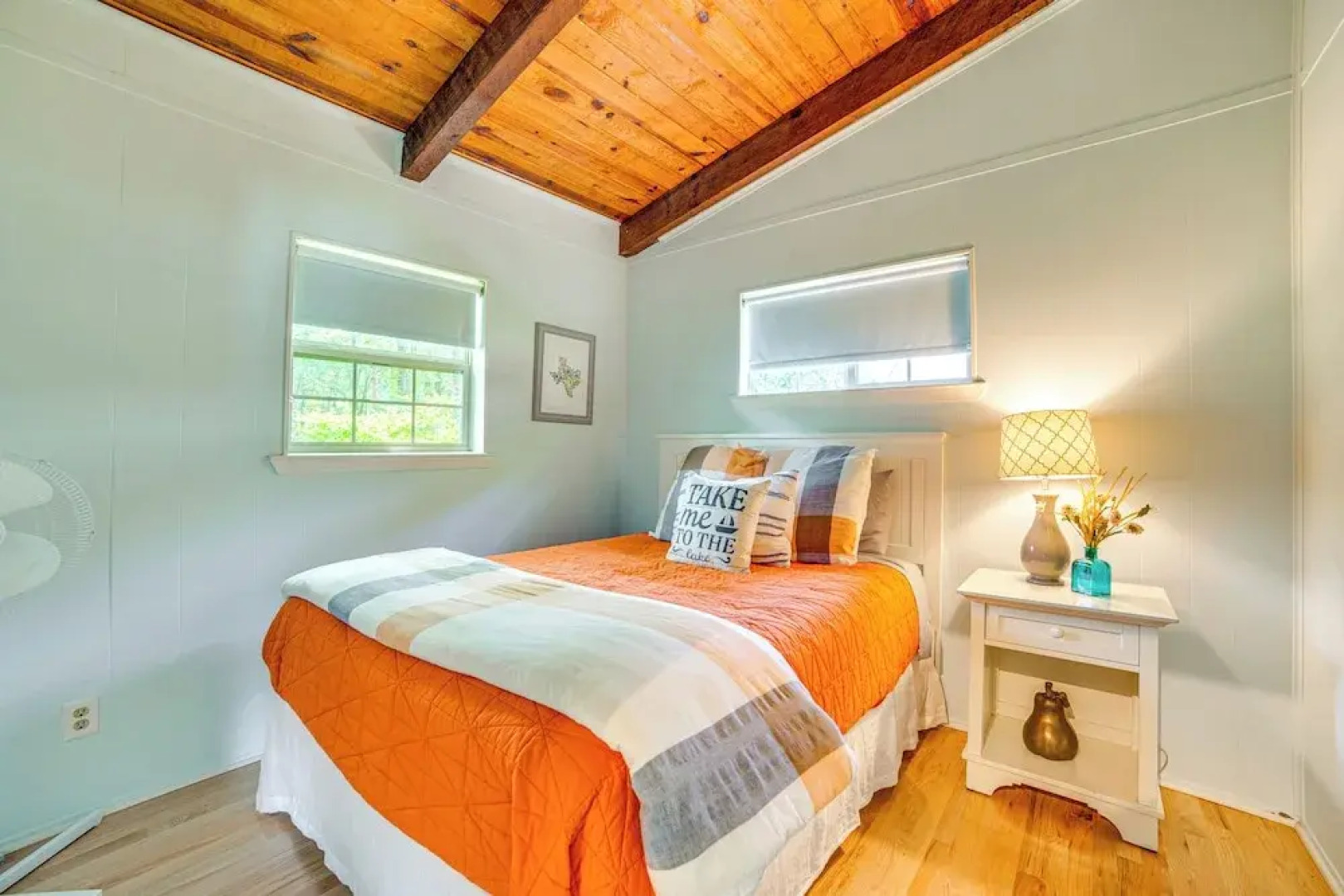 Waterfront Gem on Cedar Creek Lake w/ Deck + Games