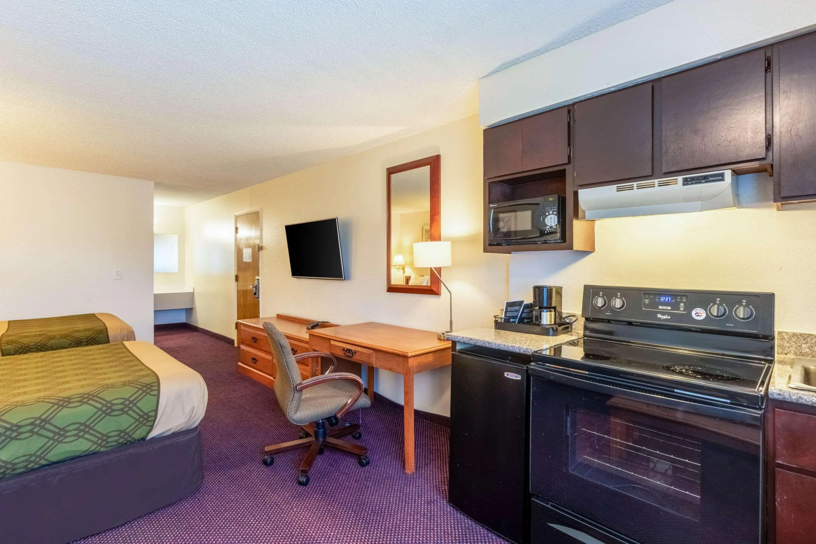 Rodeway Inn & Suites Portland West - Beaverton