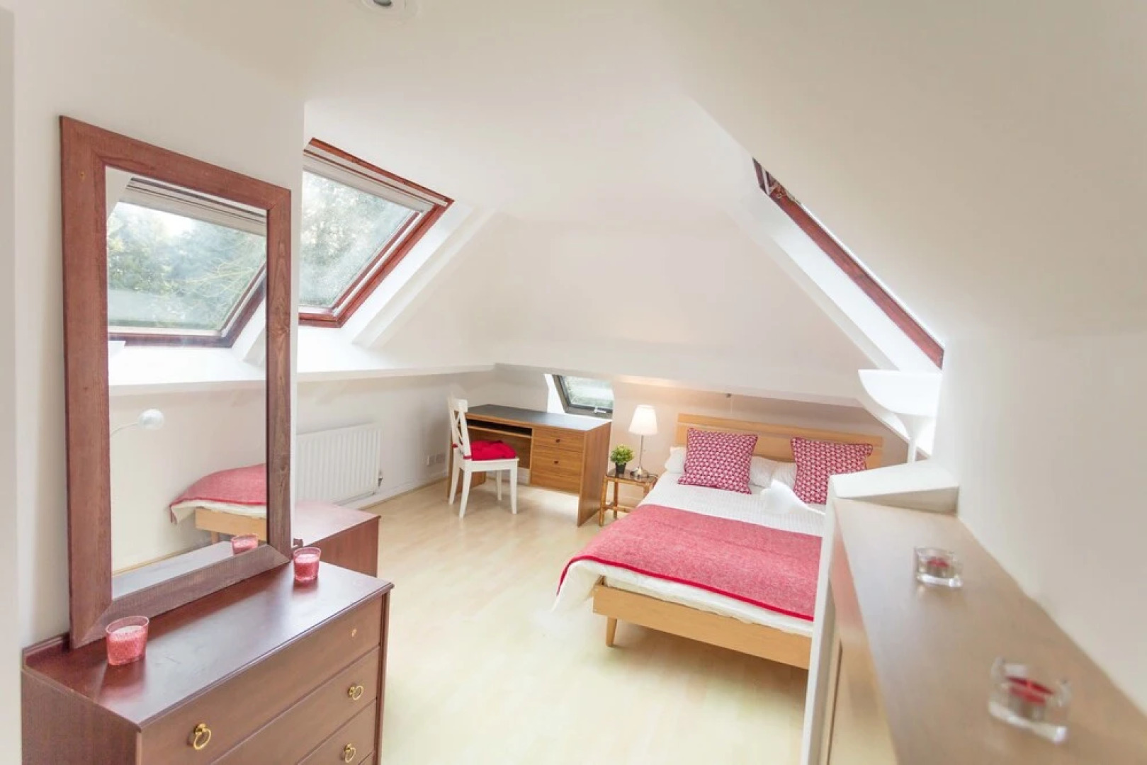 6 Bedroom Detached House