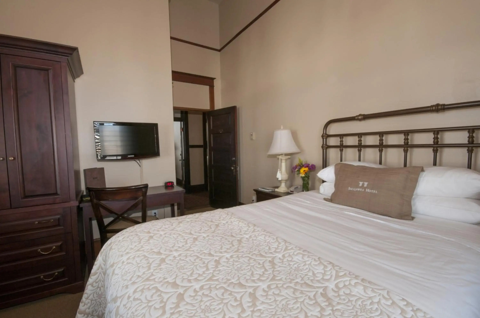 Sacajawea Hotel