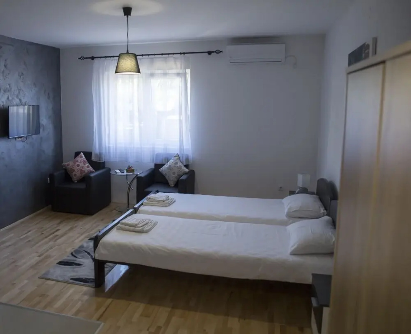 Airport Belgrade R Apartments Hotel